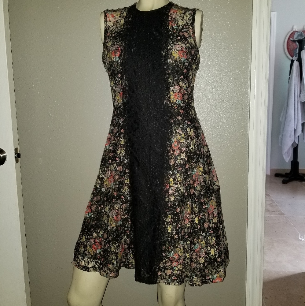 Casual and comfortable floral sheath dress